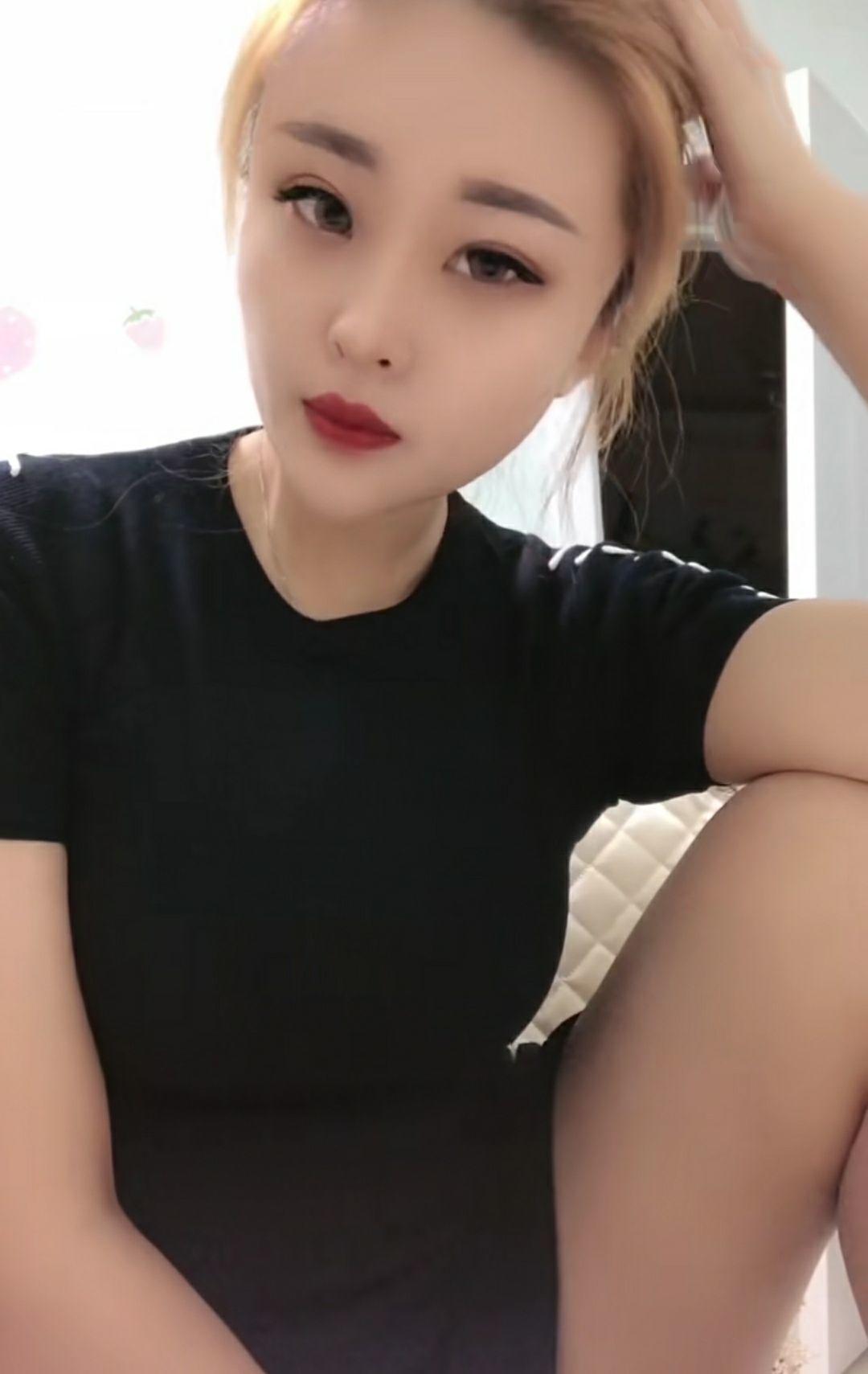 兼职大奶妹服务全面，值得体验